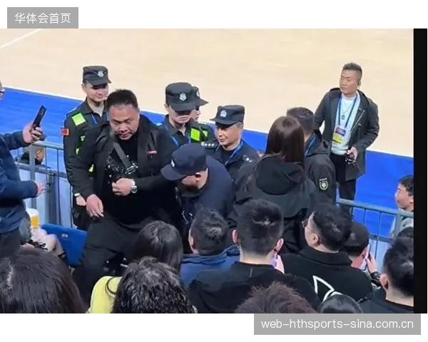 CBA球迷冲进场外撒钱！原因离谱
